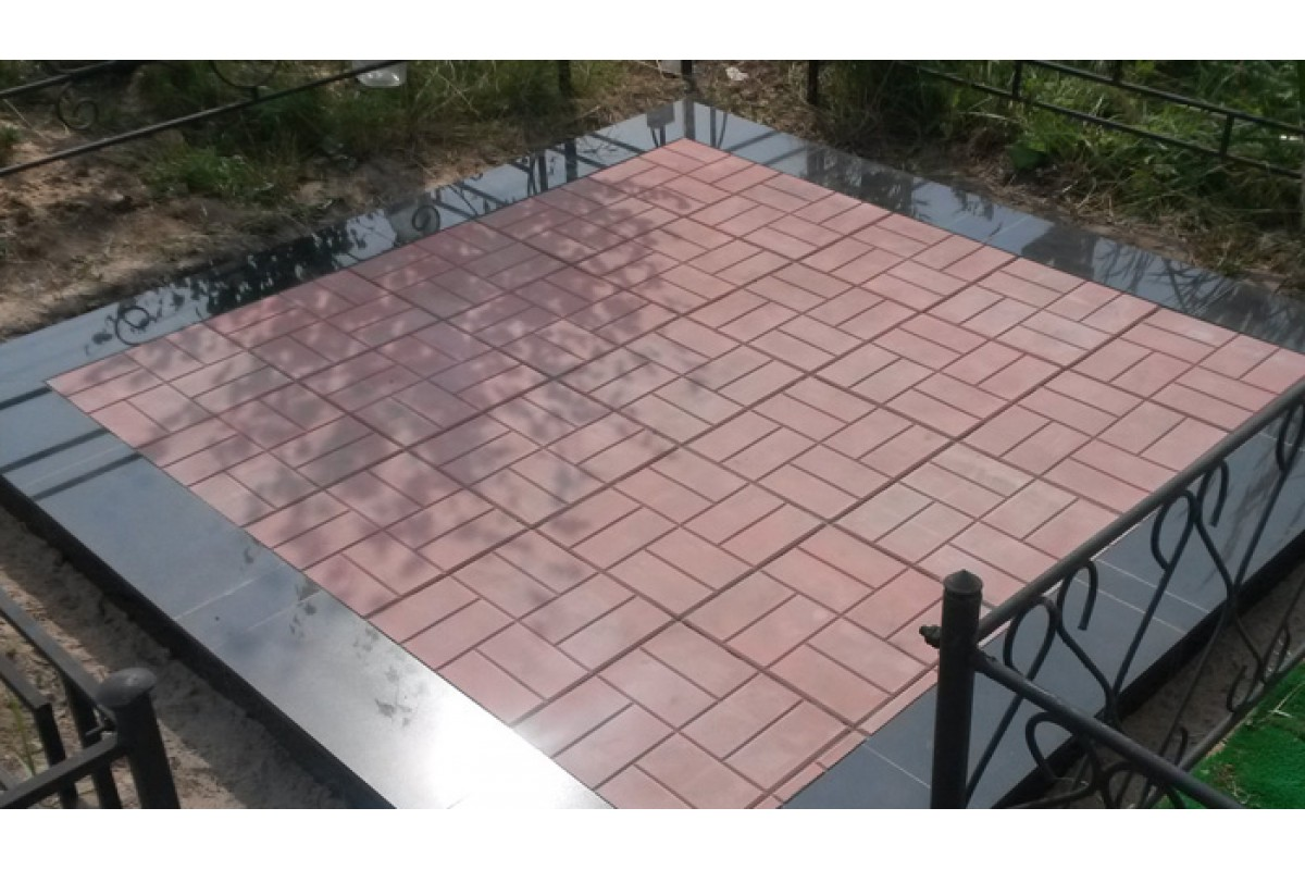 тротуарная плитка кладут на кладбище 60101