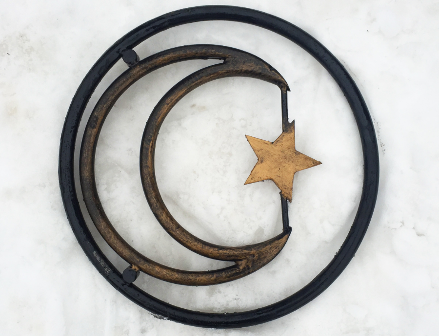 Кованое ограждение на кладбище 34023