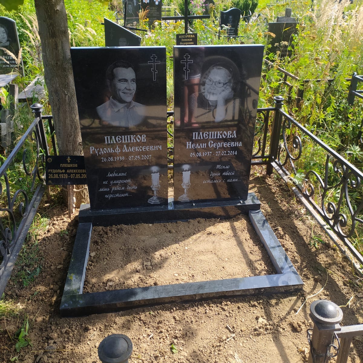 Горящая свеча на памятник 92004