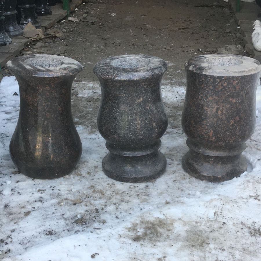 Вазон из гранита 41046