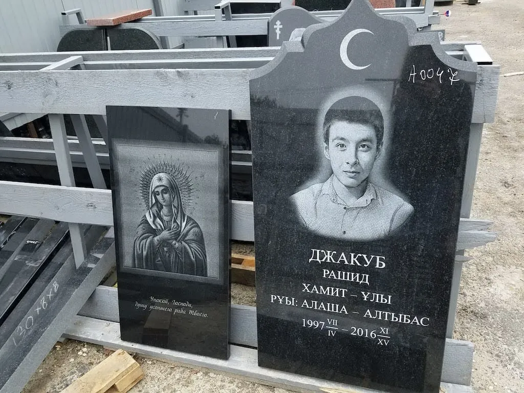 Гравировка лазерная на памятнике