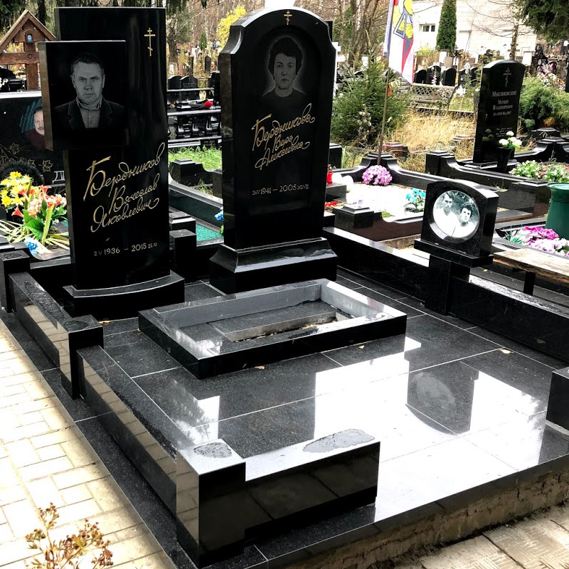 Цоколь на могилу 22104