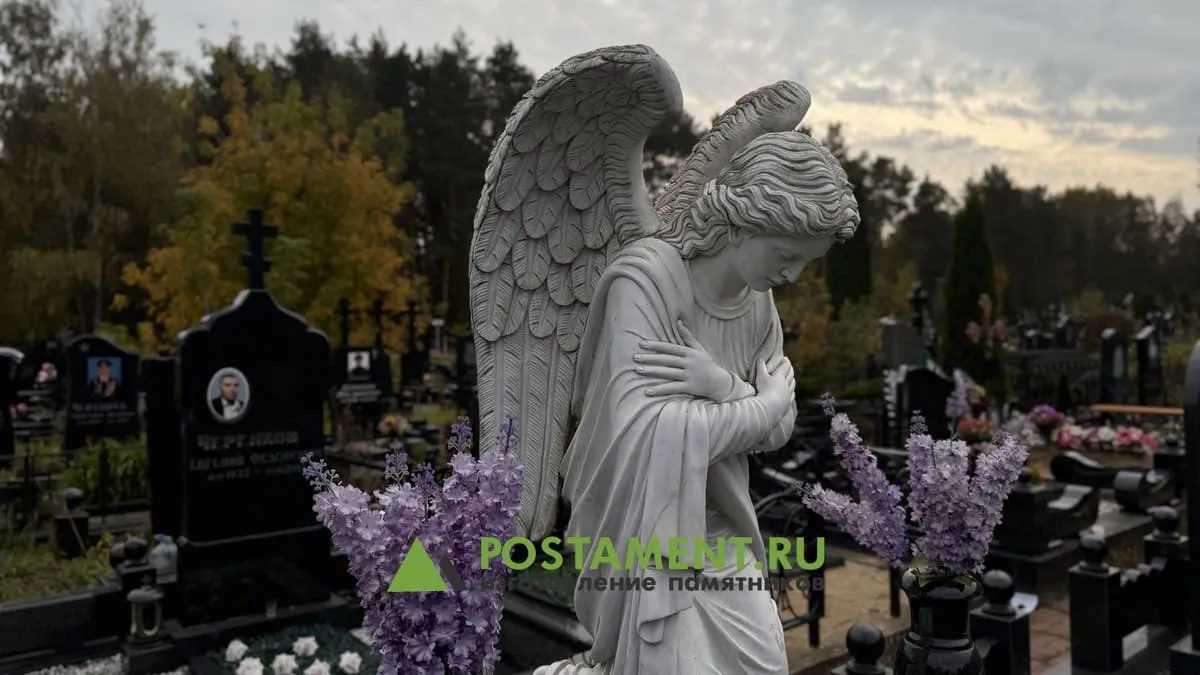 Красивый памятник на могилу - ангел из мрамора