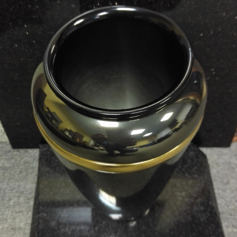 Вазочка черная на памятник 82138