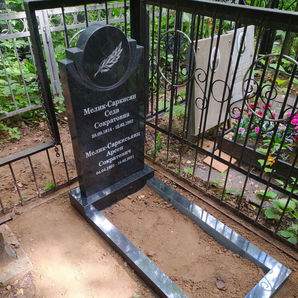 Лавровая ветвь на памятник для гравировки 95003