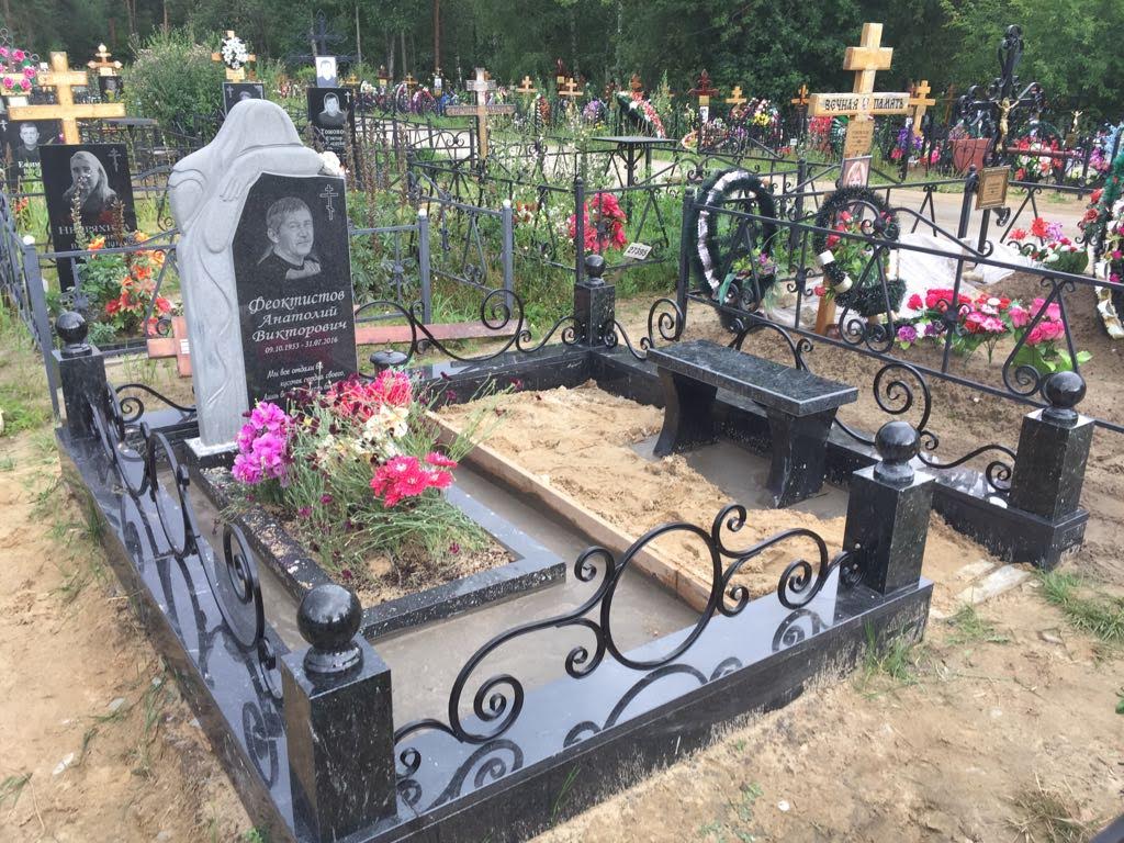 Цоколь из камня и металла 22132