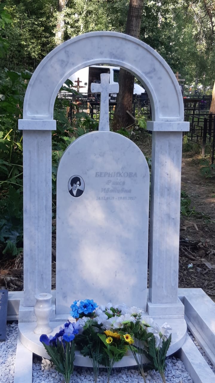 Католический крест из гранита 17908