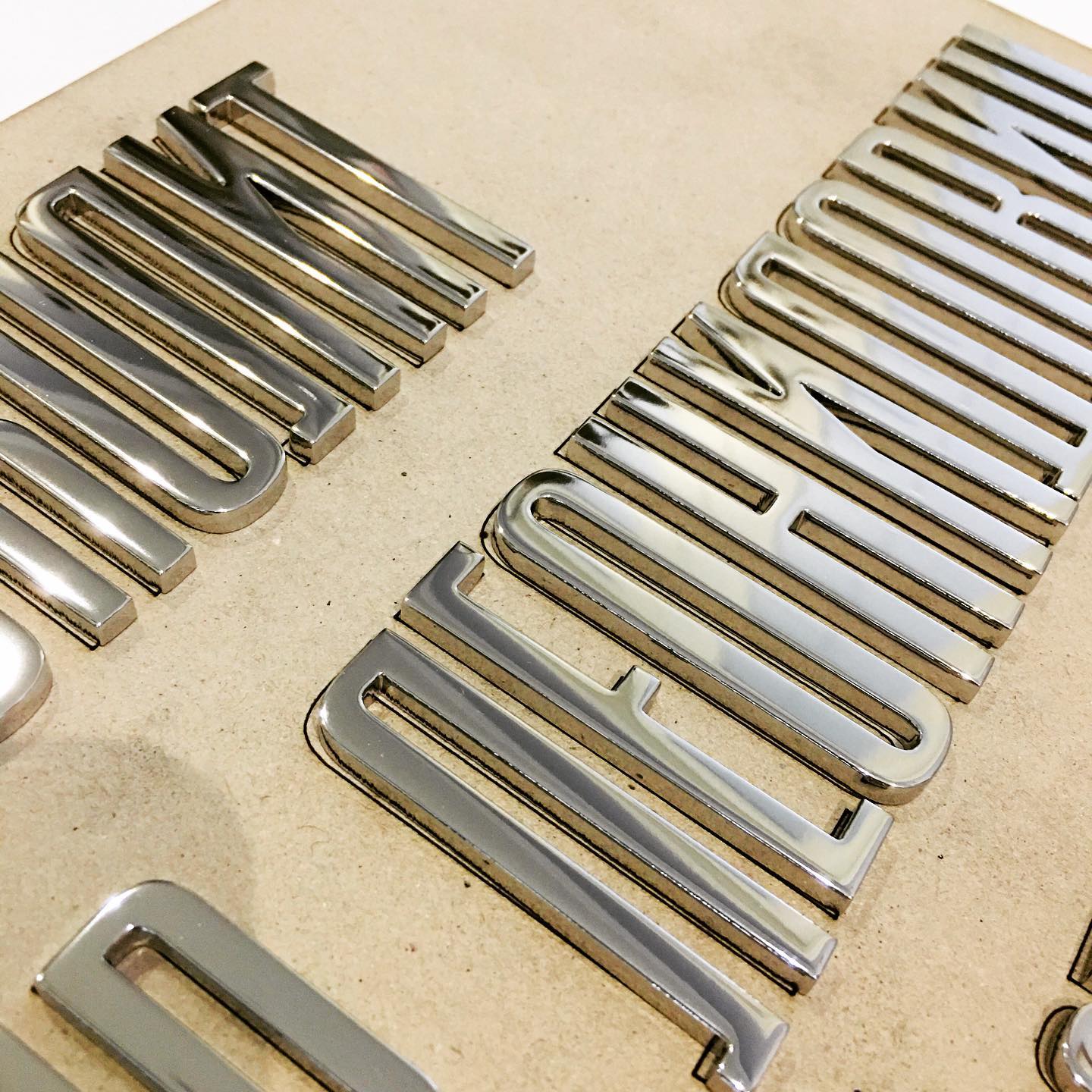 Надпись из нержавеющей стали 81939