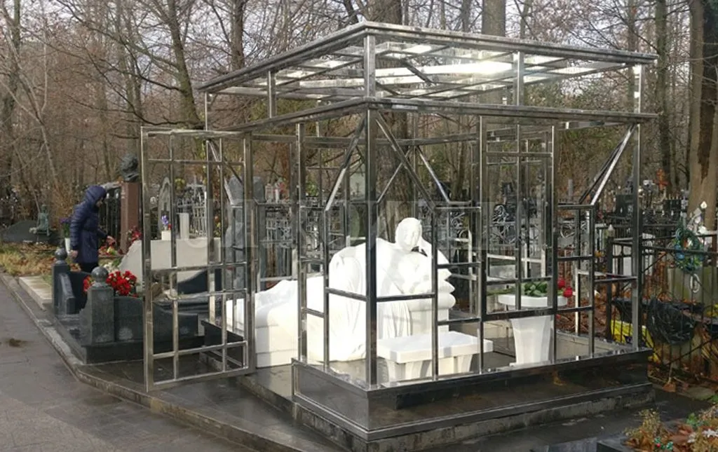 Стеклянный склеп