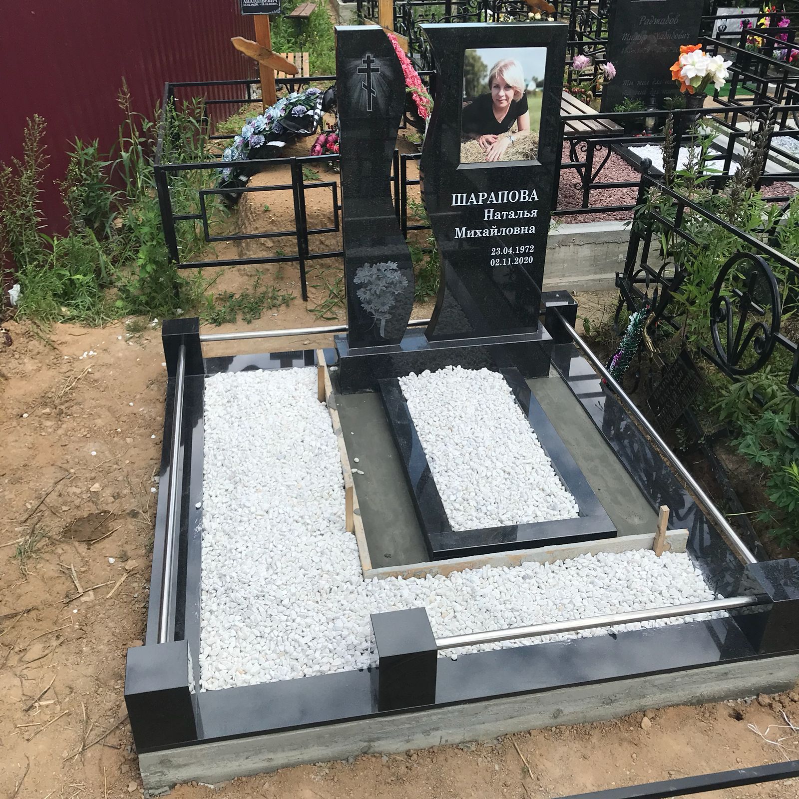 Гравировка креста с сиянием на памятник 93041