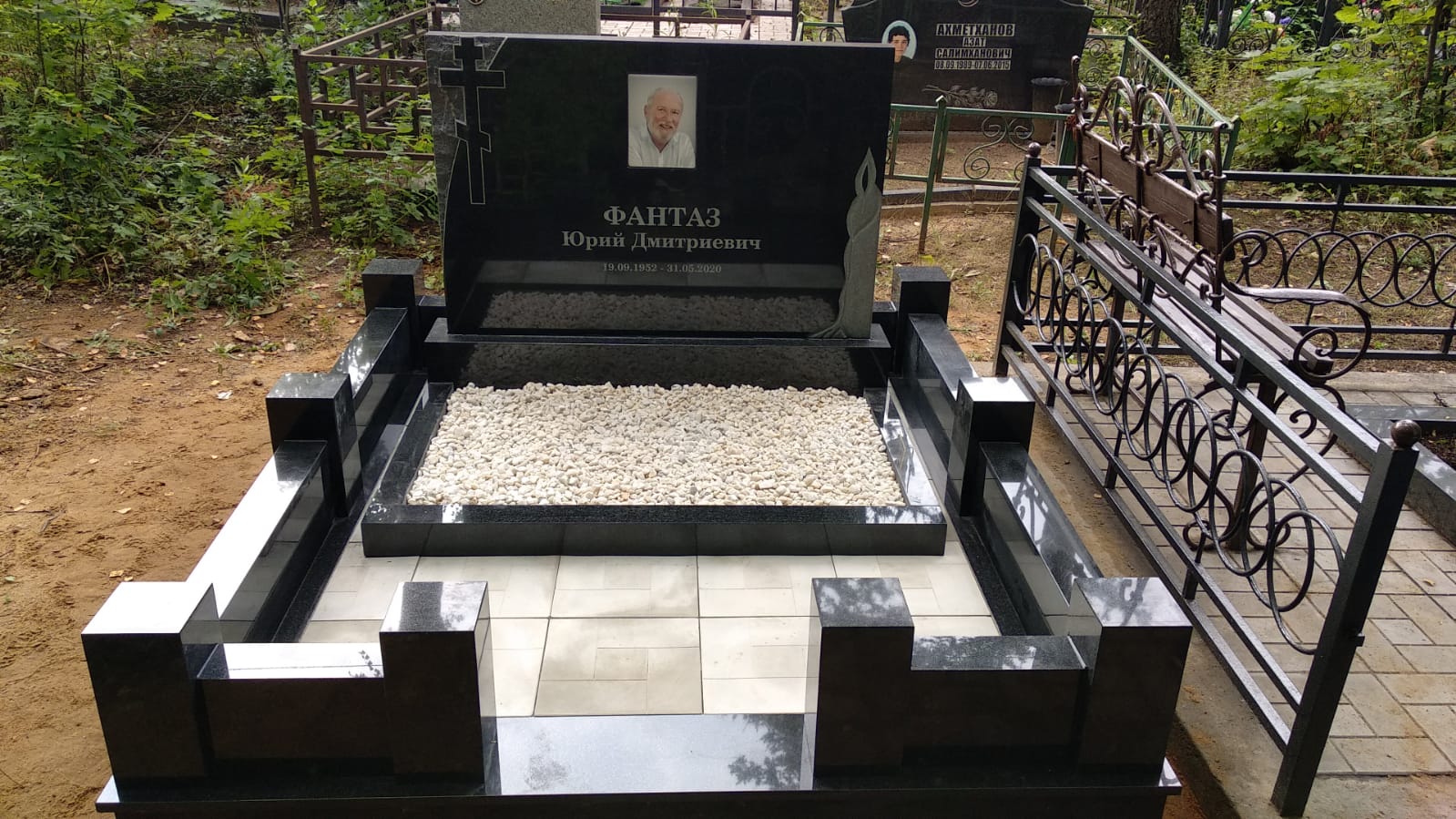 Тротуарная плитка для избавления от травы на кладбище 50005