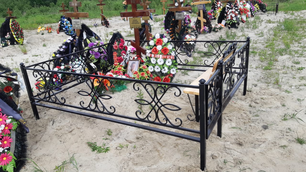 Кованое ограждение на кладбище 34022