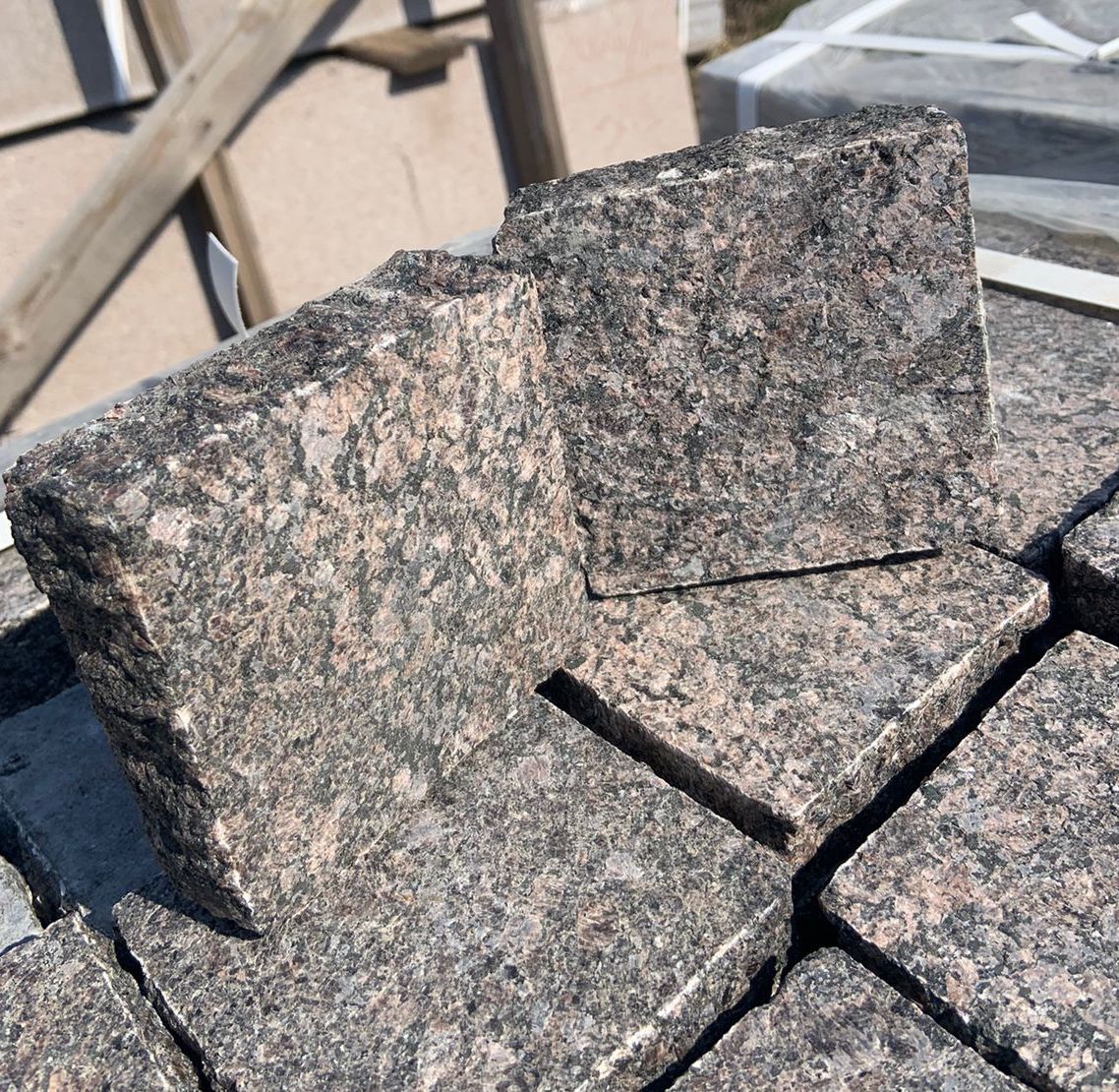 коричневая брусчатка Дымовский гранит