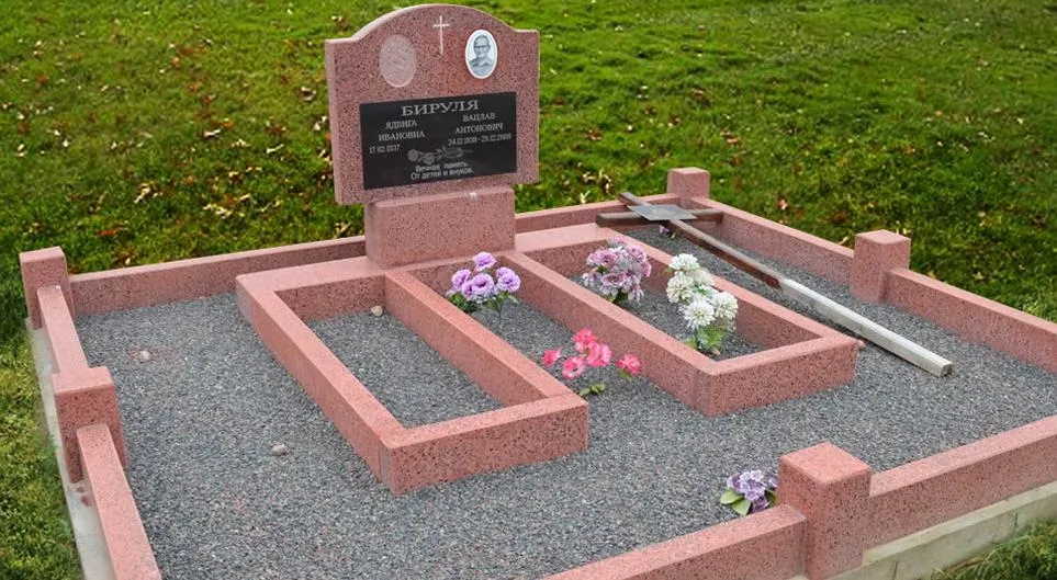 Памятник из розового гранита