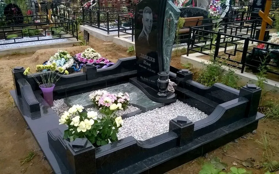 Как выбрать памятник взрослому, ребенку