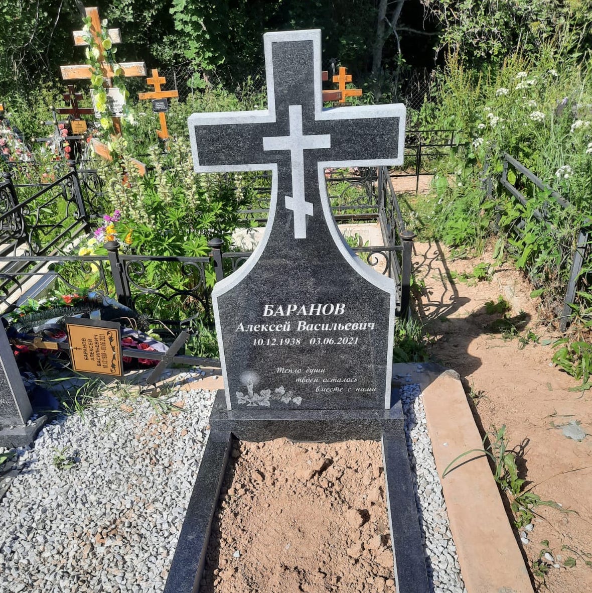 Надгробный крест могильный 18402