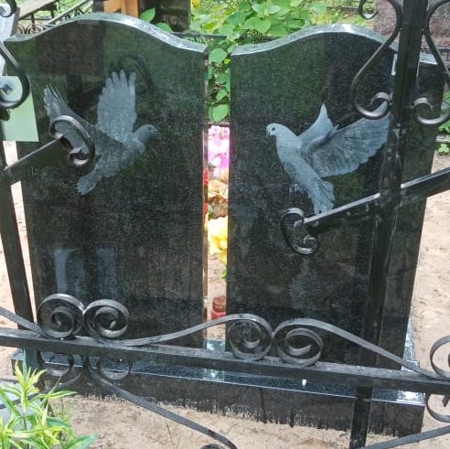 Изображение голубя на гранитном памятнике 91111