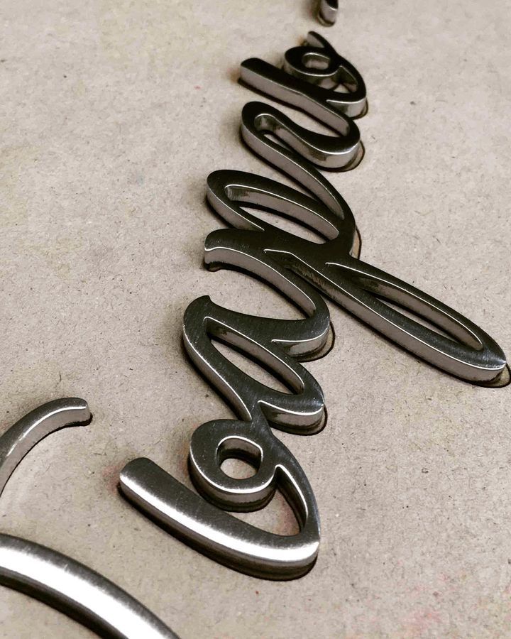 Буквы из нержавеющей стали полированные 81937