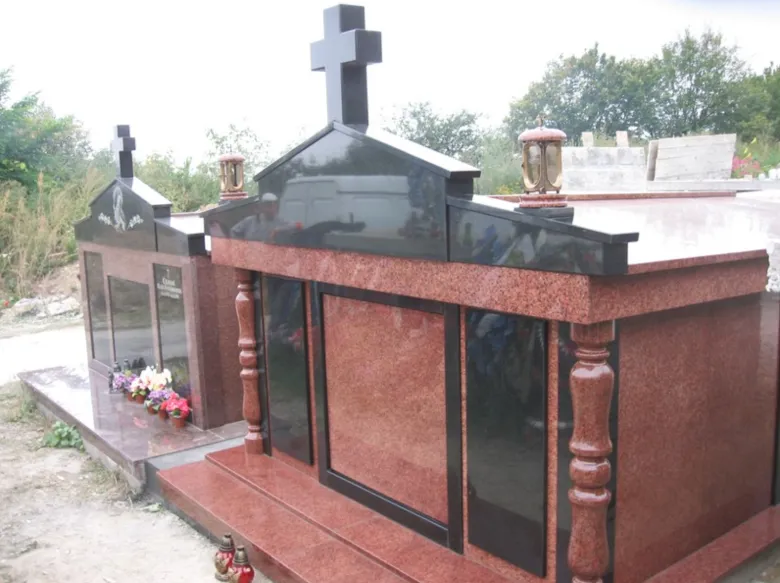 Гранитные склепы на могилу