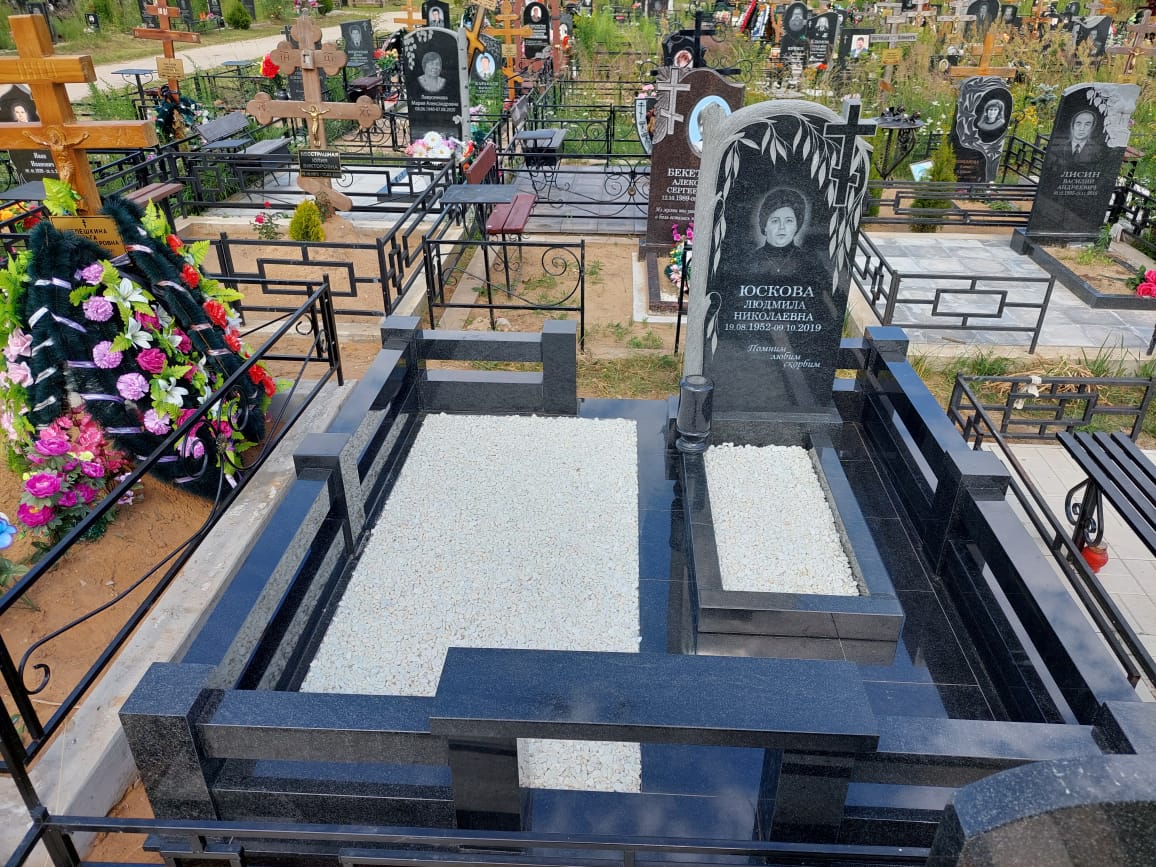 Цоколь на могилу составной 22140