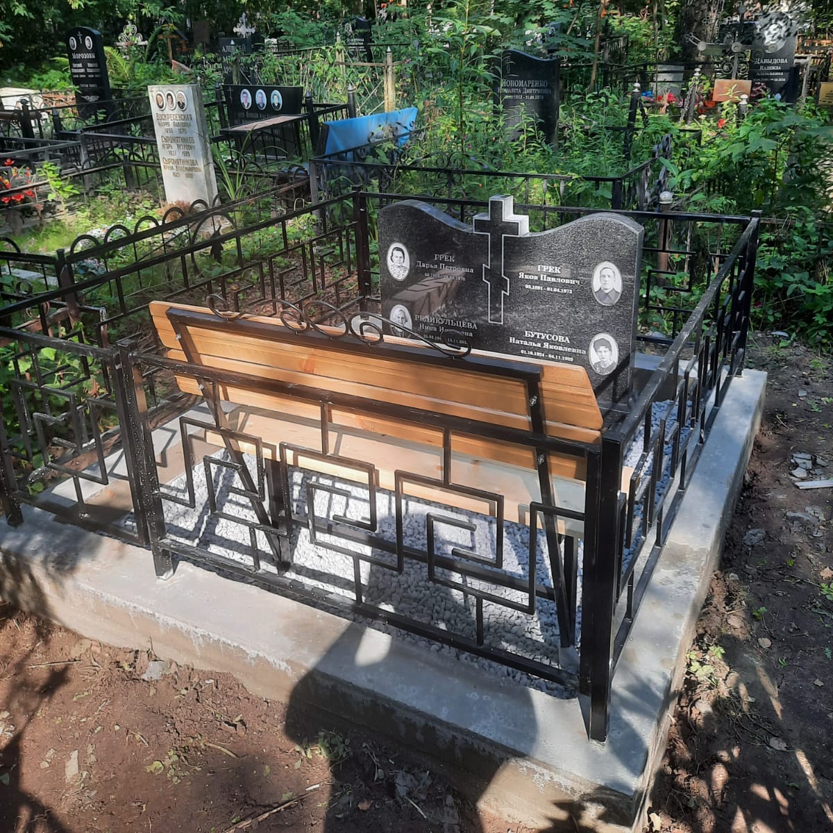 Сварная ограда с геометрическим узором 30012