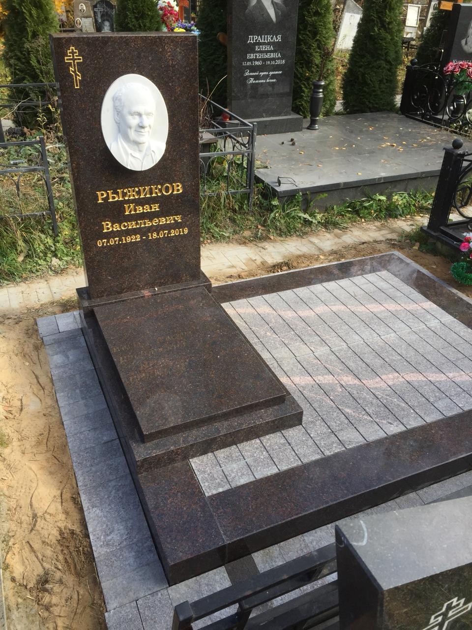 плитка габбро пиленая резная