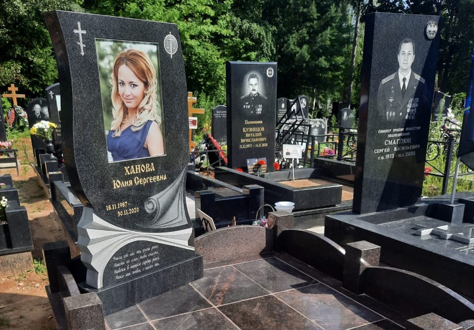 Цоколь гранитный на могилу 22127