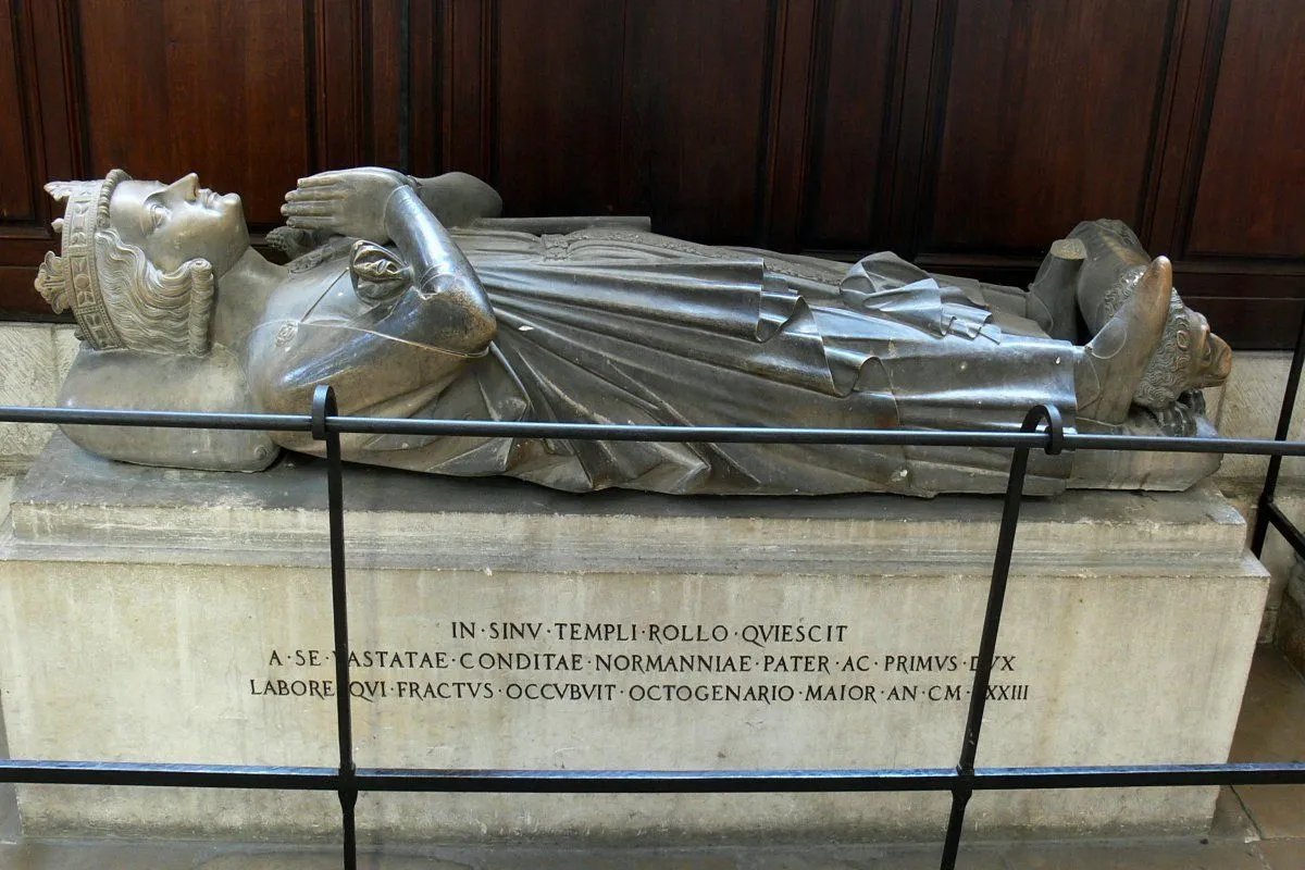 Надгробия у разных народов и приверженцев разных конфессий