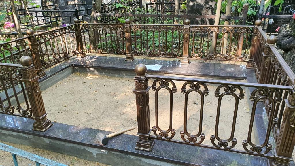 Ограда чугунная на могилу 82922