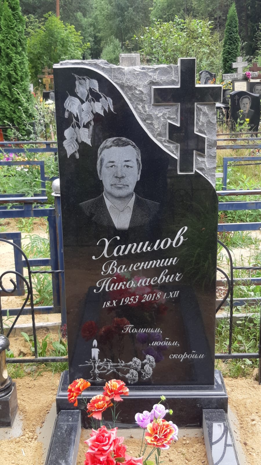 Веточка березы для украшения памятника