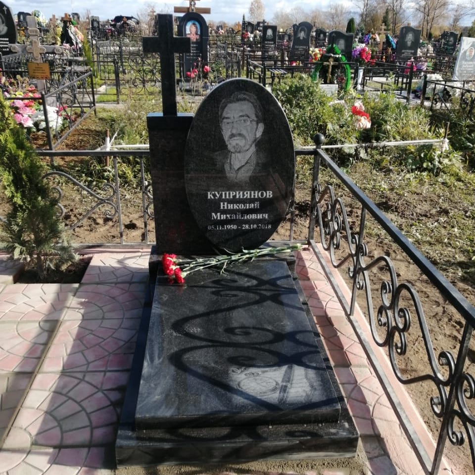 Комбинированный памятник с крестом № 18532