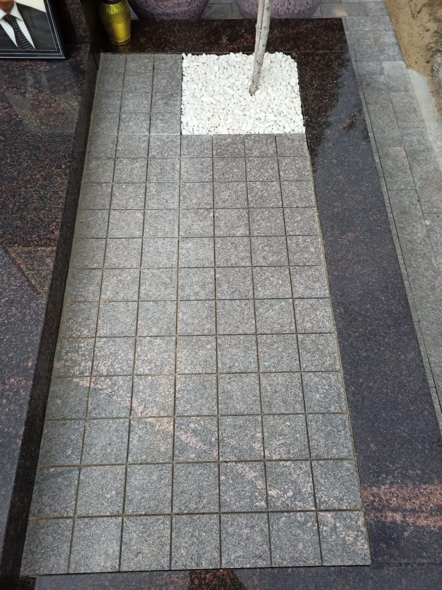 плитка габбро пиленая резная