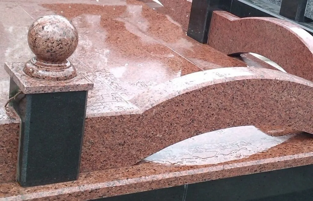 Гранитная ограда для благоустройства могилы