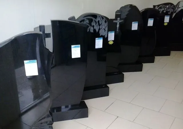 Дешевые памятники: как организовать бюджетное захоронение