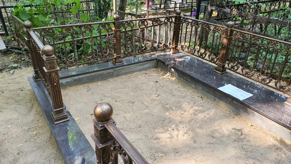 Ограда чугунная на могилу 82922