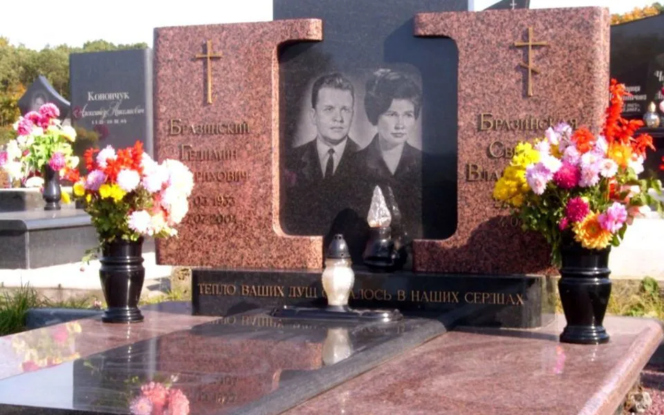 Что лучше выбрать для памятника: гранит, мрамор