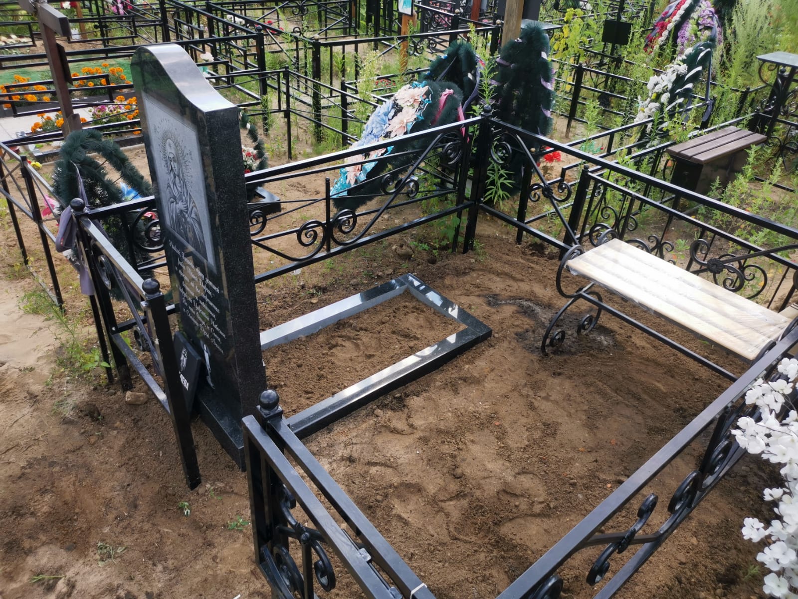 Недорогая лавка на могилу 50108