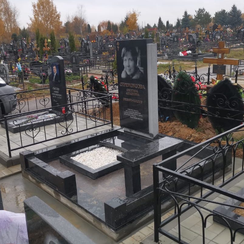 Скамейка из гранита ритуальная 51112