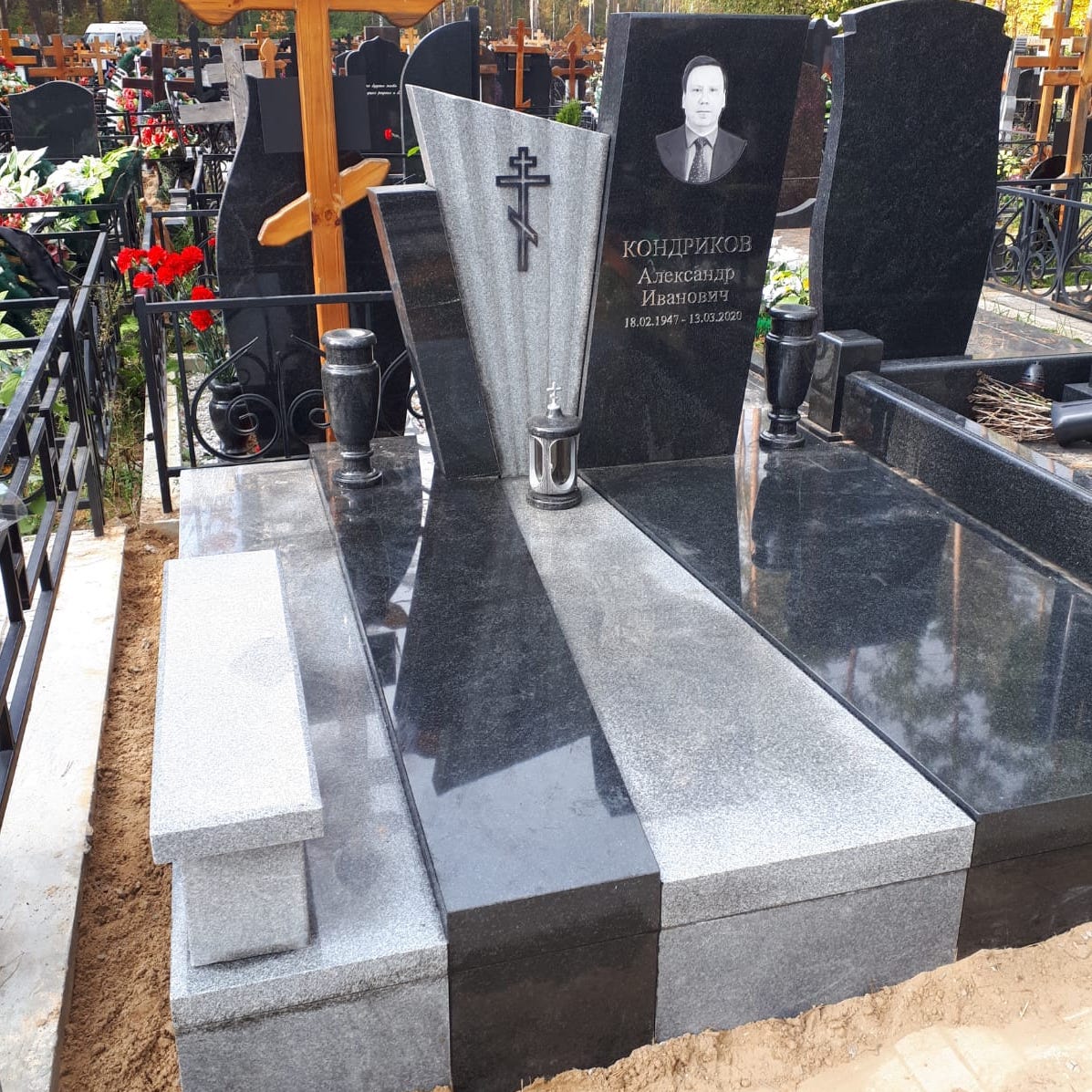 Маленький комплекс из гранита 18889