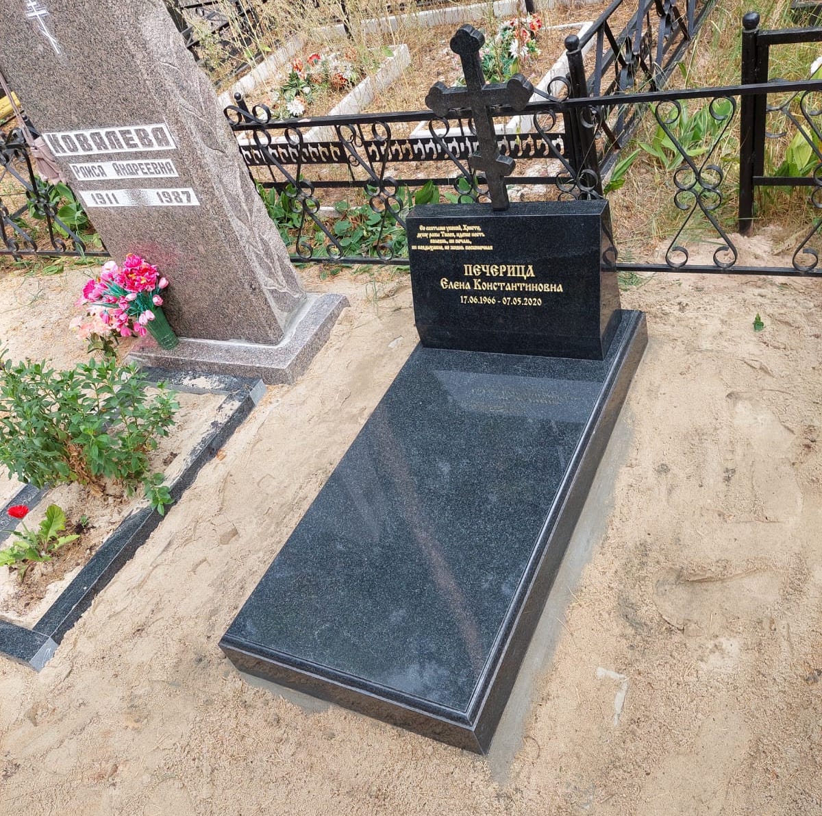 Гранитный крест "Трилистник" 17912