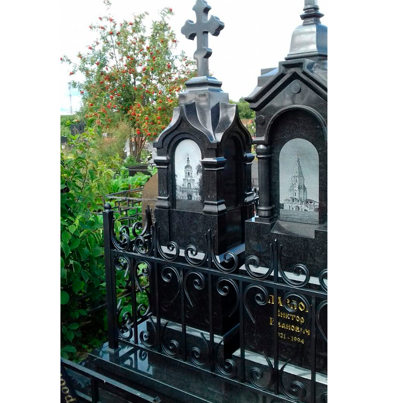 Высокая оградка на кладбище 33013