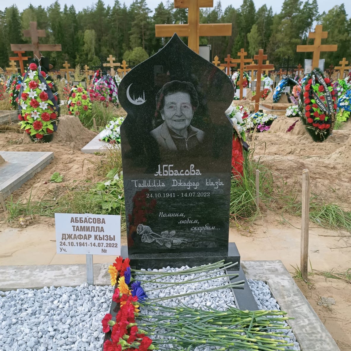 Две розы на надгробный памятник 91014