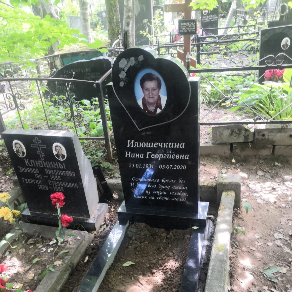 розочки уголок на памятник 96053