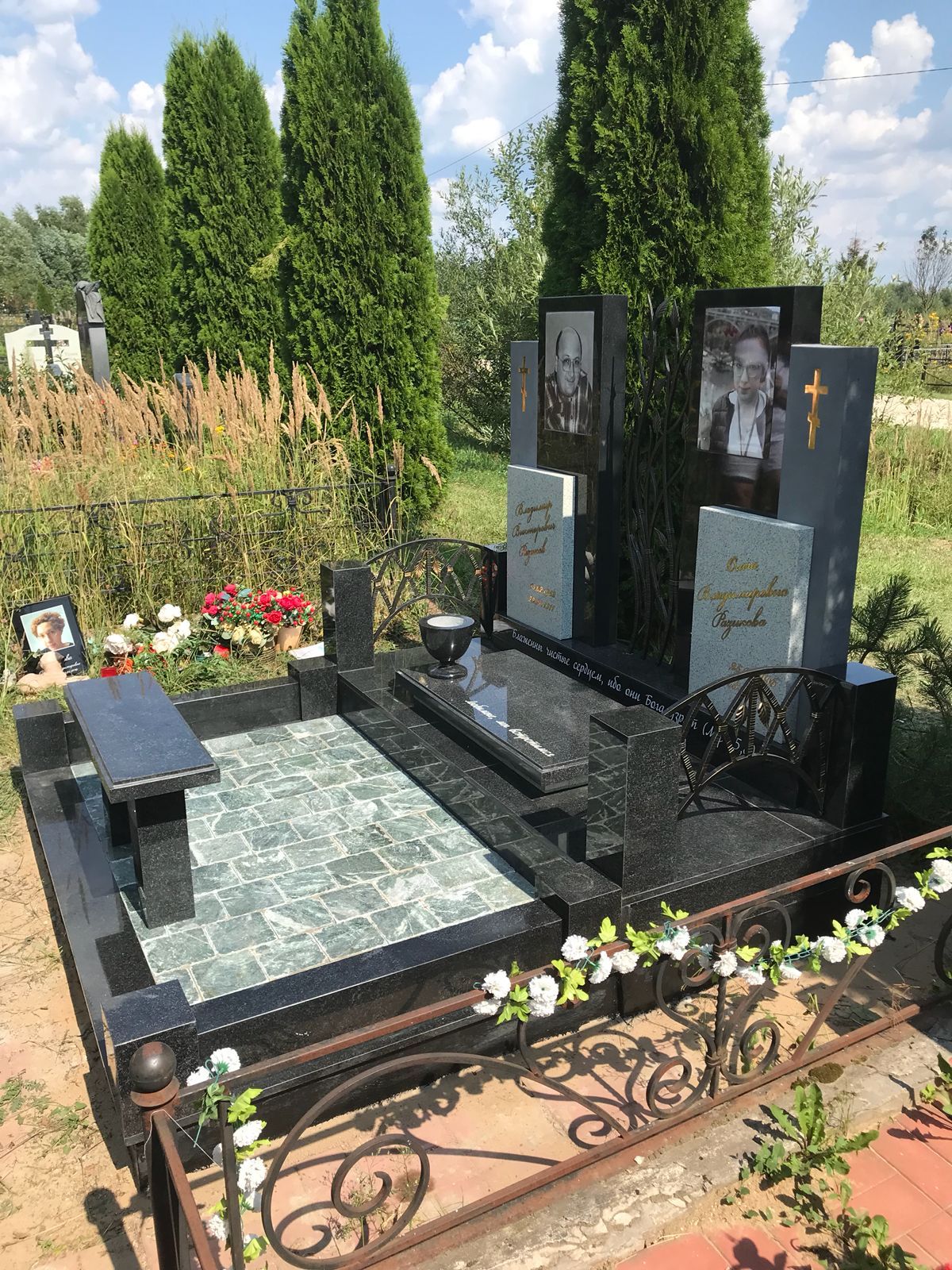 плитка габбро для укладки на могилу