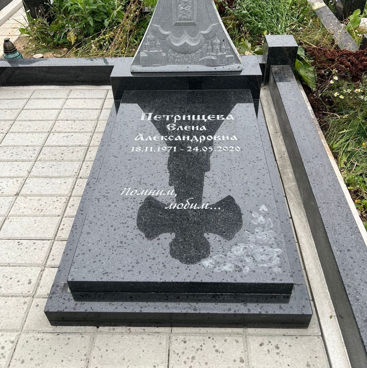 Виньетка с розами для украшения памятника