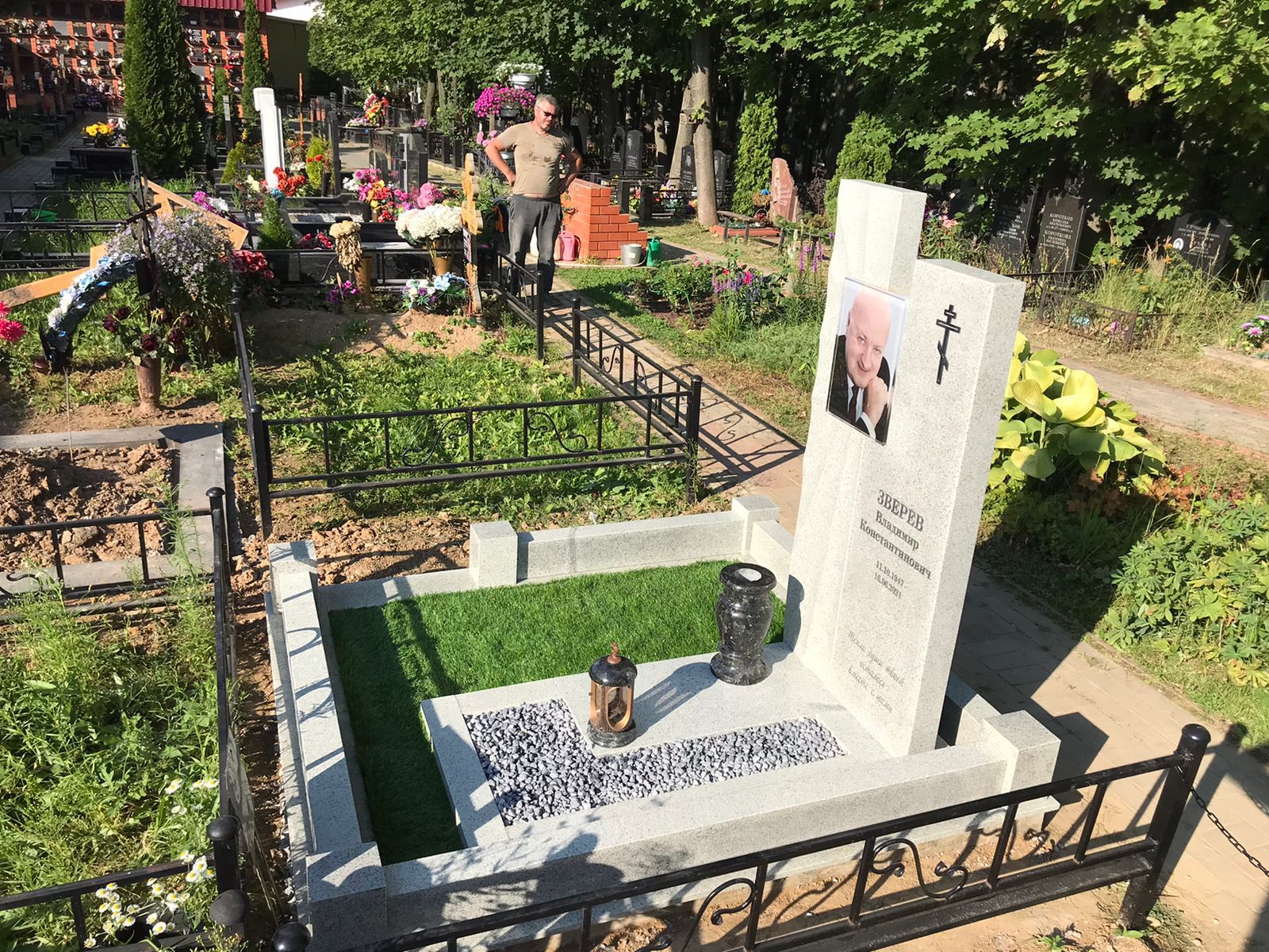 Мемориальный комплекс 18910 из мрамора