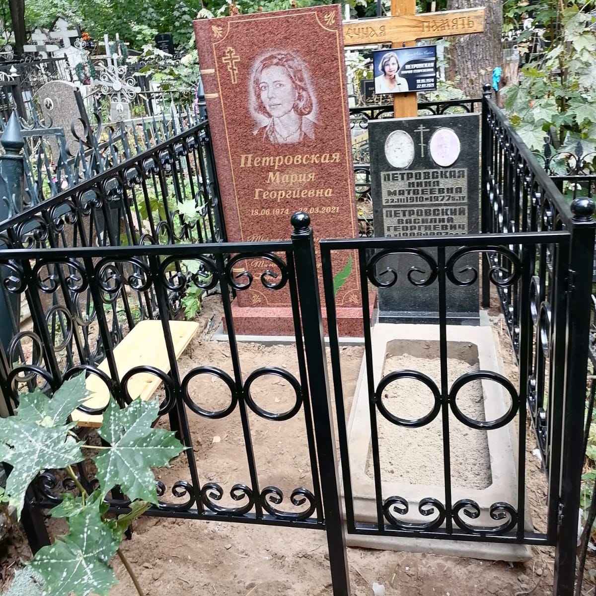 Высокая ограда ритуальная 33005