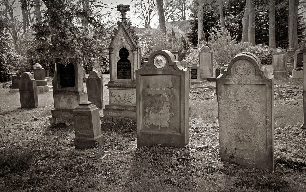 Подзахоронение в родственную могилу: сроки и порядки