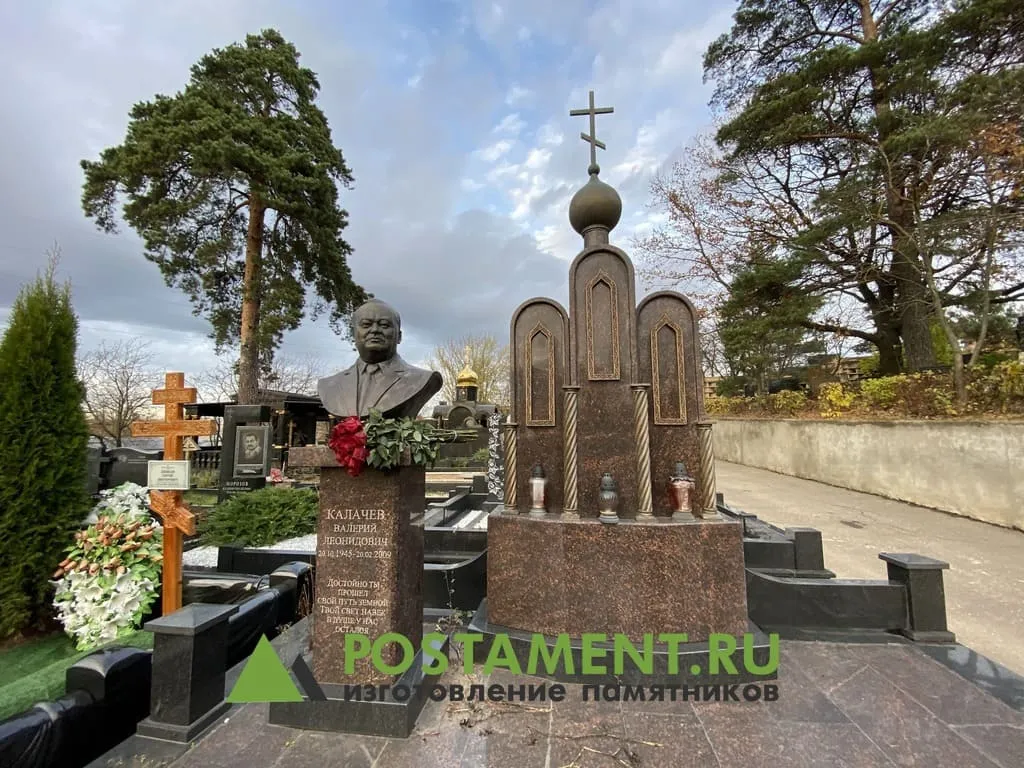 Часовня из Дымовского гранита элитная