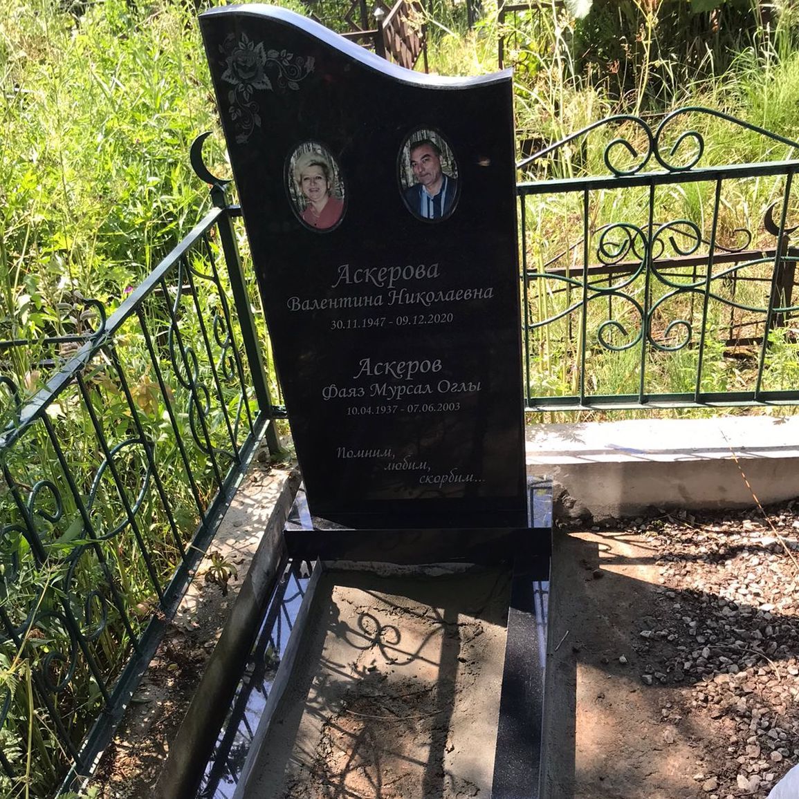 Уголок с розочкой на памятник из гранита 96039